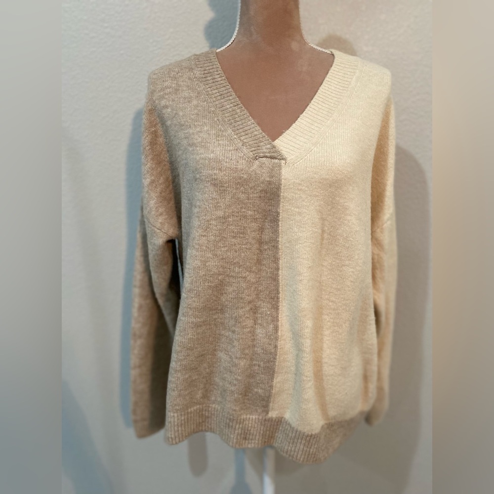 Magnolia Boutique Color blocked sweater